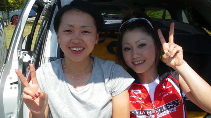 　19歳の女子プロロードレーサー、CHISAKOは12月22日、宇都宮ブリッツェンからサイクルベースあさひに移籍したことを自身のブログで明らかにした。同チームにはライバルとされる萩原麻由子（23）が所属する。
「来年チームを移籍することになりました。今よりも、もっと