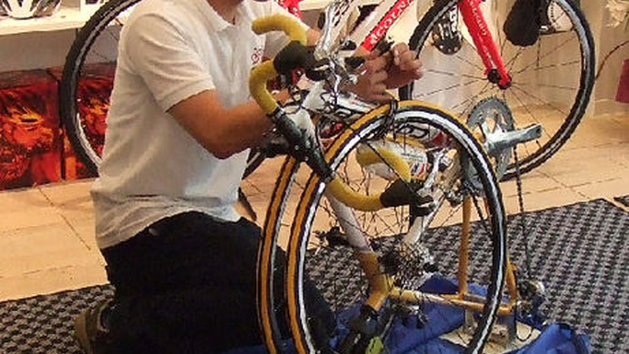 　東京都港区の青山通りにある自転車ショップ、ニコル・ユーロサイクル青山が2010年1月のワークショップ参加者を募集している。16日が「心拍数コントロールで効率的フィットネス」、30日が「必ずできる輪行&パンク修理」。少人数による講座で、しっかりとノウハウを身に