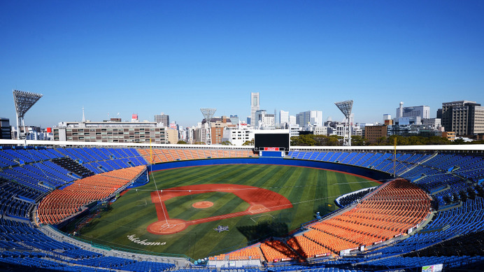 横浜スタジアム、6,956席の座席カラーを横浜ブルーに変更