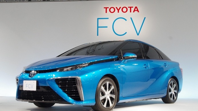 トヨタ セダンタイプの新型燃料電池自動車（FCV）