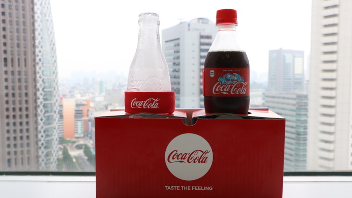 氷の コカ コーラ ボトルが届く コーク便 が編集部にやってきた Cycle やわらかスポーツ情報サイト