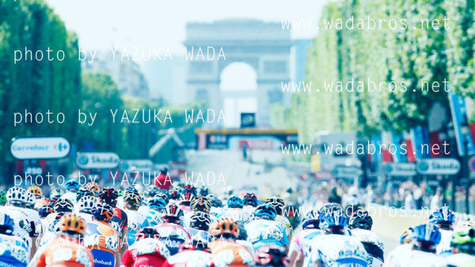 　ツール・ド・フランスを追いかけて2010年で14年目となる日本人カメラマン、和田やずかの写真パネルと写真集がインターネット通信販売サイトのサイクルスタイルSHOPで販売を開始した。ツール・ド・フランス写真パネルは全10点。f（エフ）～ツール・ド・フランス写真集