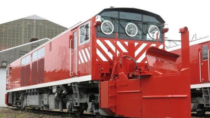 除雪装置を取り付けたキヤ143形。京都鉄道博物館の展示でも除雪装置が取り付けられる。