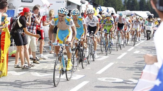 　ツール・ド・フランスは7月11日、スタシオンデルース～モルジンヌ・アボリアズ間の189kmで第8ステージが行われ、アンディ・シュレック（25＝ルクセンブルク、サクソバンク）が初優勝した。個人総合成績は10秒遅れの区間6位でゴールしたカデル・エバンス（33＝オースト