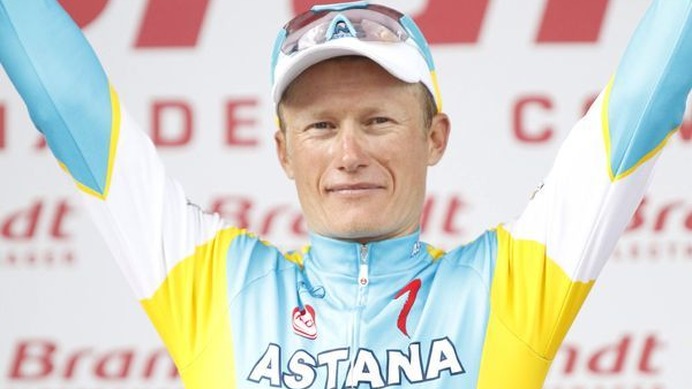 　カザフスタンの英雄的自転車選手、アレクサンドル・ビノクロフ（36＝アスタナ）が7月16日に行われたツール・ド・フランス第12ステージで敢闘賞を獲得した。同選手は50km過ぎから18選手でアタック。その後のサバイバルレースをしのぎきり、単独になって最後の山岳へ。