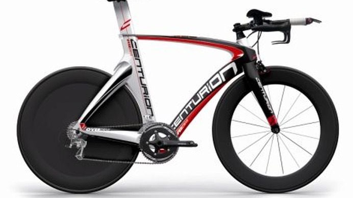 　自転車メーカーのセンチュリオンから最新自転車が発表された。オーバードライブカーボンはフルカーボンフレームのタイムトライアル、トライアスロン用フレーム。フレーム/フォーク（ブレーキ付属）での販売となり、価格は336,000円。2010年11月発売予定。