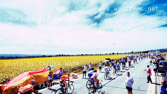 　ツール・ド・フランスを追いかけて2010年で14年目となる日本人カメラマン、和田やずかの写真パネルと写真集がインターネット通信販売サイトのサイクルスタイルSHOPで販売中。ツール・ド・フランス写真パネルは全10点。f（エフ）～ツール・ド・フランス写真集～は09年