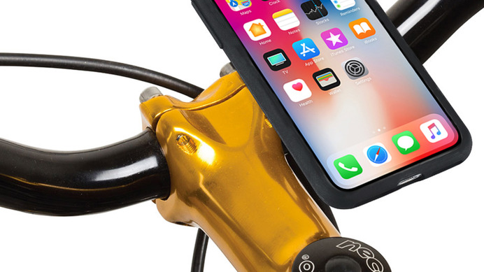 iPhone Xを独自のロックシステムで固定する自転車ホルダー発売