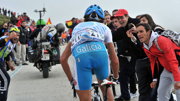 　ブエルタ・ア・エスパーニャは9月18日、サンマルティン・デ・バルデイグレシアス～ボラ・デルモンド間172.1kmの山岳区間で第20ステージが行われ、50秒遅れの総合2位エゼキエル・モスケラ（34＝スペイン、シャコベオガリシア）がステージ優勝した。