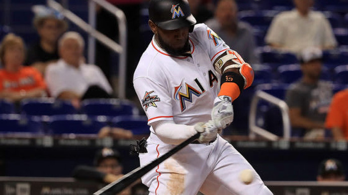 イチローのバットで本塁打を放ったマルセル・オズナ【写真：Getty Images】