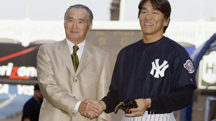 2003年には、ヤンキース入りを果たした松井氏を長嶋氏は激励していた【写真：Getty Images】