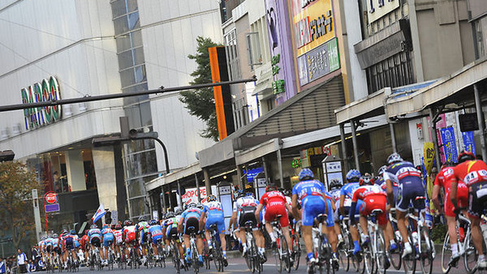 　国内最高峰の自転車ロードレース、ジャパンカップは10月23日、プレレースとして栃木県宇都宮市の繁華街で距離31kmのクリテリウムレースを行い、トーマス・パルマー（ドラパックポルシェ）が優勝した。