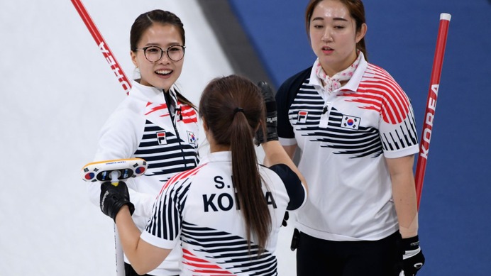 韓国の女子カーリングチーム（2018年2月25日）