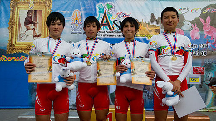 　タイのナコンラチャシマで開催されている第31回アジア自転車競技選手権、第18回アジア・ジュニア自転車競技選手権は2月13日、大会5日目の競技が行われ、ジュニア男子団体追抜で日本が優勝した。 エリート男子スプリントの北津留翼（競輪選手）は決勝に進出。14日に4年
