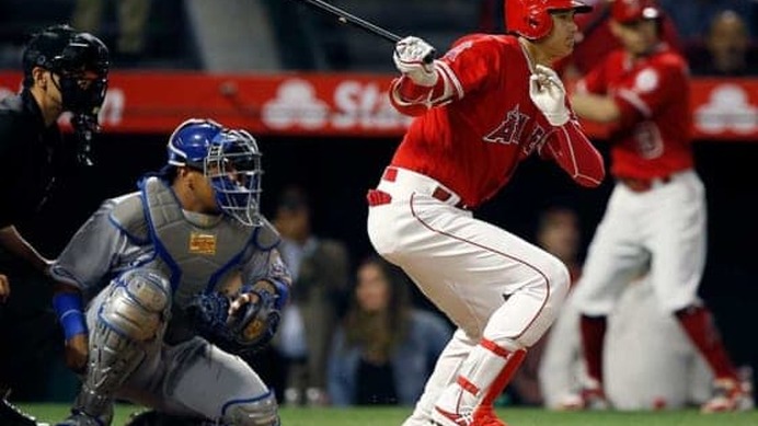 二塁への内野安打を放ったエンゼルス・大谷翔平【写真：AP】