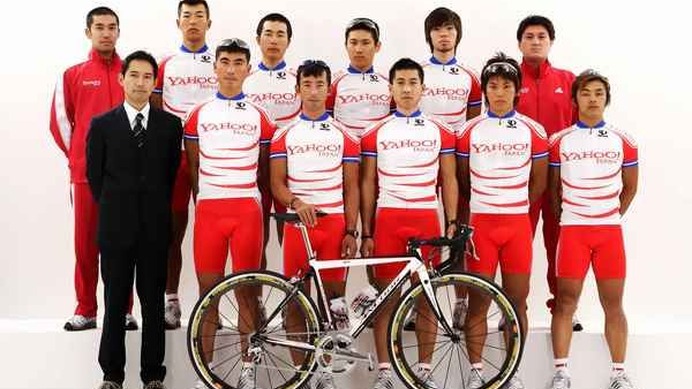 YAHOO! JAPANのロゴを胸につけて2006シーズンを戦ってきたTeam Vangが来季の活動を断念した。スポンサー獲得交渉が不調に終わったのがその理由。しかし浅田顕監督は所属していたマネジメント会社を退任するとともに、新たにチームを結成してレース活動を継続していく。