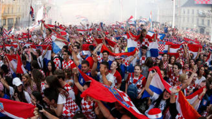 W杯準優勝で国民的英雄に！クロアチア代表が帰国、なんと30万人が出迎える！