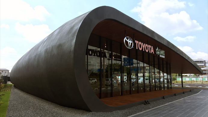 アウトドアブランド「LOGOS」直営店を併設したカーディーラーショップが大阪にオープン