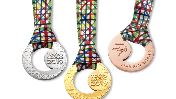 東京マラソンの金メダル、銀メダル、銅メダルを公開