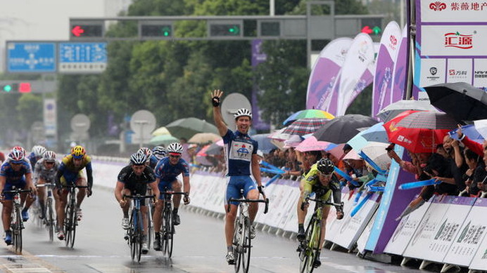 　中国で開催されている全11日間のロードレース、ツアー・オブ・チャイナは9月17日、温江で105kmの第7ステージがクリテリウム形式で行われ、ロシアのボリス・シピレフスキ（タブリズペロトケミカル）がゴール勝負を制して優勝。区間4連勝は大会新記録。