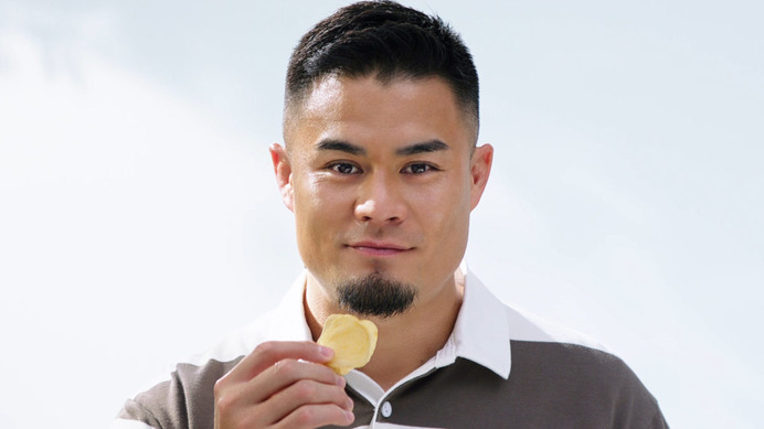 田村優、食レポ演技に初トライ　ポテトチップスを無心で食らう新CM