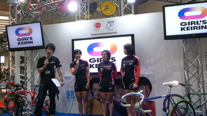 サイクルモード大阪に女子競輪学校の選手が登場 Cycle やわらかスポーツ情報サイト