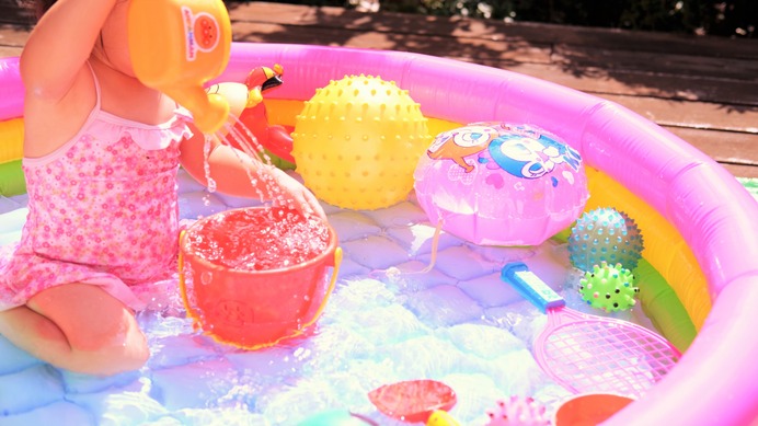 今年の夏はお家でプール！　家族みんなで遊べるビニールプールで楽しもう！