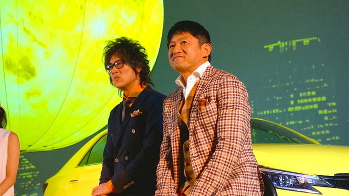 スペシャルゲストの細川茂樹さん（左）、武田修宏さん（右）