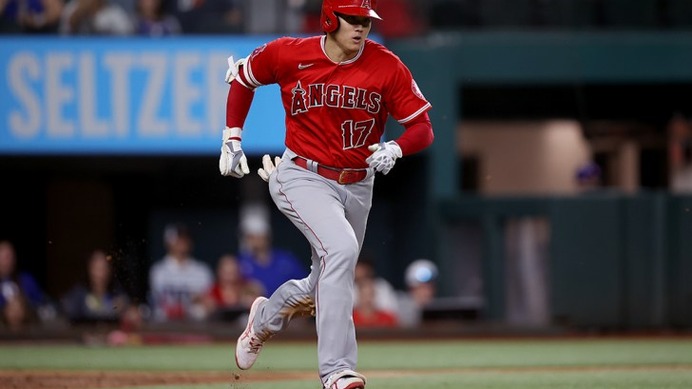 【MLB】大谷翔平、左翼に大飛球も46号弾とはならず……　ライバルのゲレーロJr.は47号2ラン