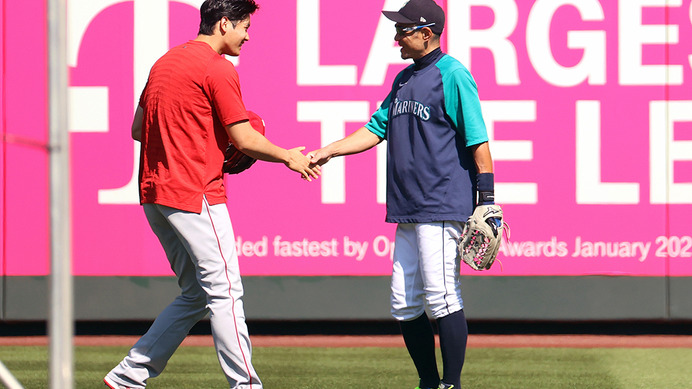 【MLB】大谷翔平のMVP獲得にチーム公式SNSも日本語で祝福　イチローとの握手シーンも
