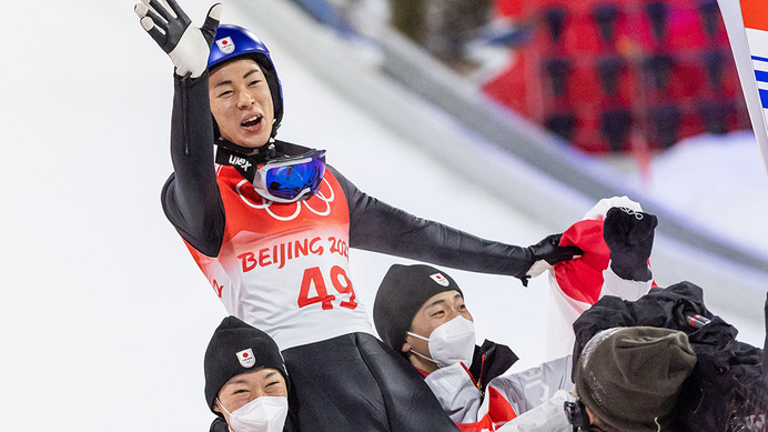 【北京五輪】「鷲のように飛んだ」ジャンプ金メダルの小林陵侑を海外メディアも称賛