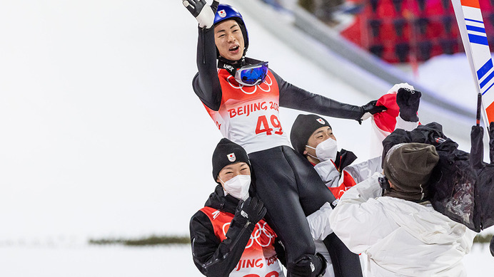 【北京五輪】日本、大会初の金メダルは24年ぶりのジャンプ、小林陵侑が海外開催大会で偉業