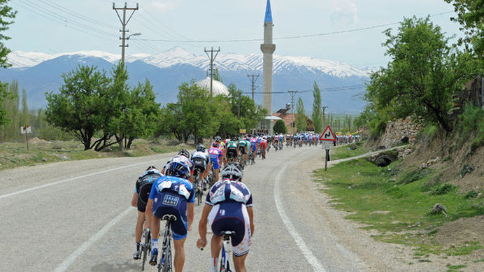 　プレジデンシャルサイクリングツアー・オブ・トルコは4月24日、アンタルヤ～エルマル間で第3ステージが行われ、コーニャトルクのイバイロ・ガブロフスキ（ブルガリア）が山岳区間を制して優勝。総合成績でも2位に1分33秒差をつけて首位に立った。