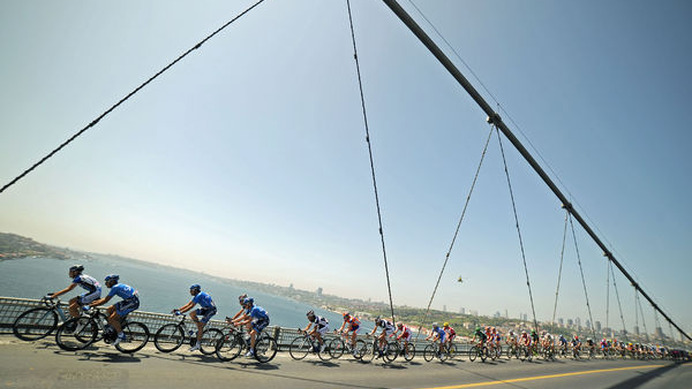 　プレジデンシャルサイクリングツアー・オブ・トルコは最終日となる4月29日、イスタンブールで第8ステージが行われ、コーニャトルクのイバイロ・ガブロフスキ（ブルガリア）が総合優勝した。山岳区間の第3ステージで首位に立った同選手は、そのときに稼いだタイム差を