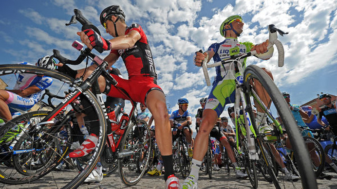 　ジロ・デ・イタリアは5月13日、スルモナ～ラーゴラチェーノ間の229kmで第8ステージを行い、コルナゴCSFイノックスのドメニコ・ポッゾビーボ（イタリア）が初優勝した。