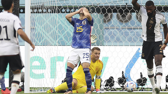 【カタールW杯】日本代表、前田大然の“幻のゴール”はオフサイド…　ドイツに1点ビハインド許し後半へ