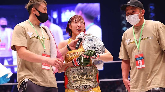 【RIZIN.40】伊澤星花、パク・シウとの死闘を制し女子Sアトム級ワールドGP優勝　「たくさん賞金もらったので結婚式を挙げたい」