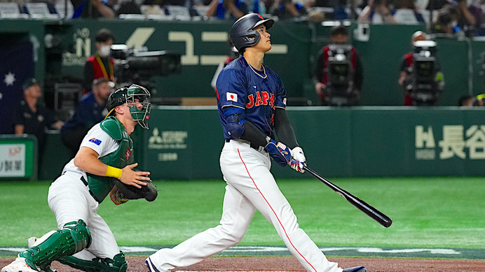 【WBC】「誰もが歴史の一部になりたい」大谷翔平、衝撃の看板直撃“第1号”の行方に注目　ボールをキャッチしたのは…