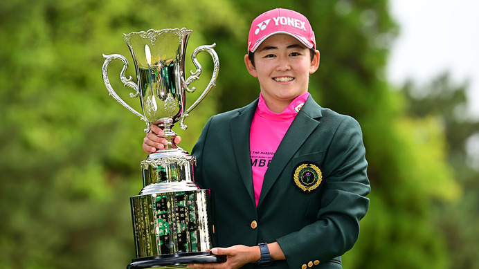 【女子ゴルフ】岩井明愛が逆転で初優勝、双子Vはツアー史上初　KKT杯バンテリンレディス最終日