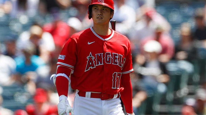 【MLB】大谷翔平、あわや頭部死球を間一髪回避　ヘルメットを飛ばしての絶叫に球場騒然