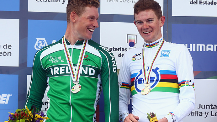 2014年UCIロード世界選手権・男子U23個人TT、キャンプベル・フレイクモア（オーストラリア）が優勝（右）、ライアン・マレン（アイルランド）が2位（左）