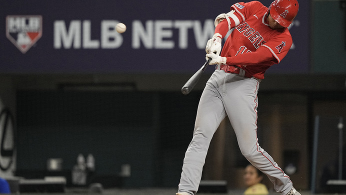 【MLB】大谷翔平、故障案じる元同僚“仲良し”マーシュの元へ　痛烈中前打と中飛で健在アピール