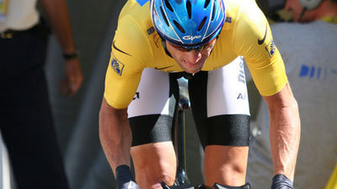 　世界最高峰の自転車レース、ツール・ド・フランスで前人未踏の7連覇を達成したランス・アームストロングは、米国アンチドーピング機関（USADA）による薬物使用の告発に対して、これ以上争わないことを表明した。