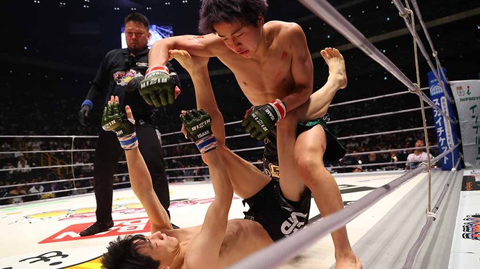 【RIZIN.45】「まるで天心のMMAデビュー」弟・那須川龍心、寝技回避→パウンドで“劇的”TKO勝利