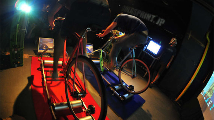 　固定した自転車に乗ってそのスピードとタイムを競うバーチャル自転車体感レース、ゴールドスプリントナイトが10月14日に水都大阪フェス2012の大阪市中央公会堂・水上ステージで開催される。成績上位者にはプレゼントも用意されるのでぜひ参加してみよう。