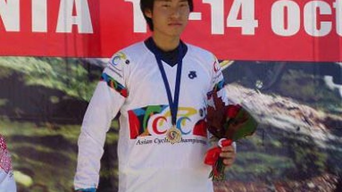 　MTBのアジア大陸選手権が10月10日から14日までレバノンで開催され、ダウンヒル男子で清水一輝（アキファクトリー）が2位に3秒285の差をつけて優勝し、アジア大陸チャンピオンの称号を獲得した。