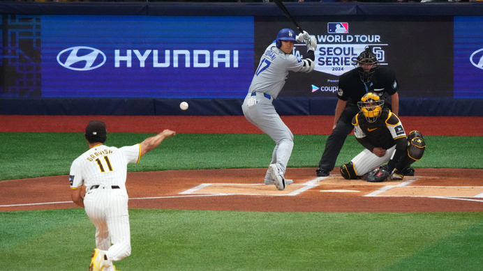 【MLB】「公式も注目」大谷翔平、ダルビッシュ有とのメジャー初対決は“快足飛ばすも”遊ゴロ