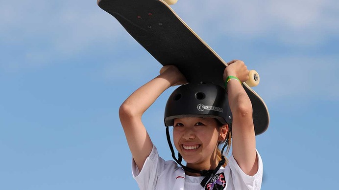 スケボー14歳の金メダリスト吉沢恋、伝統の一戦で始球式　阪神OB・赤星憲広氏が驚いた能力とは……「何よりしゃべり」