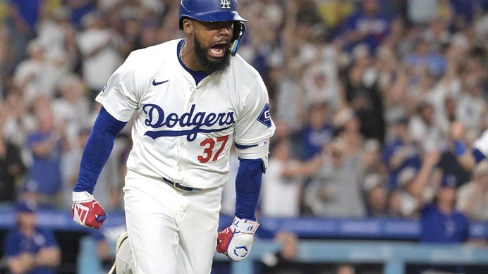 【MLB】ドジャース悲痛、主砲テオスカーが左足死球で初回交代　地元記者も嘆き「もっとも見たくない出来事」
