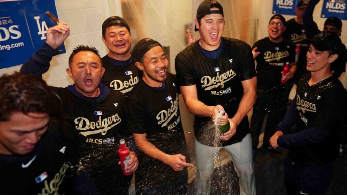 【MLB】「デコイはパーティーの準備ができている」大谷翔平の元へ向かうデコピンの写真が話題　抱えられたまま移動する姿にほっこり